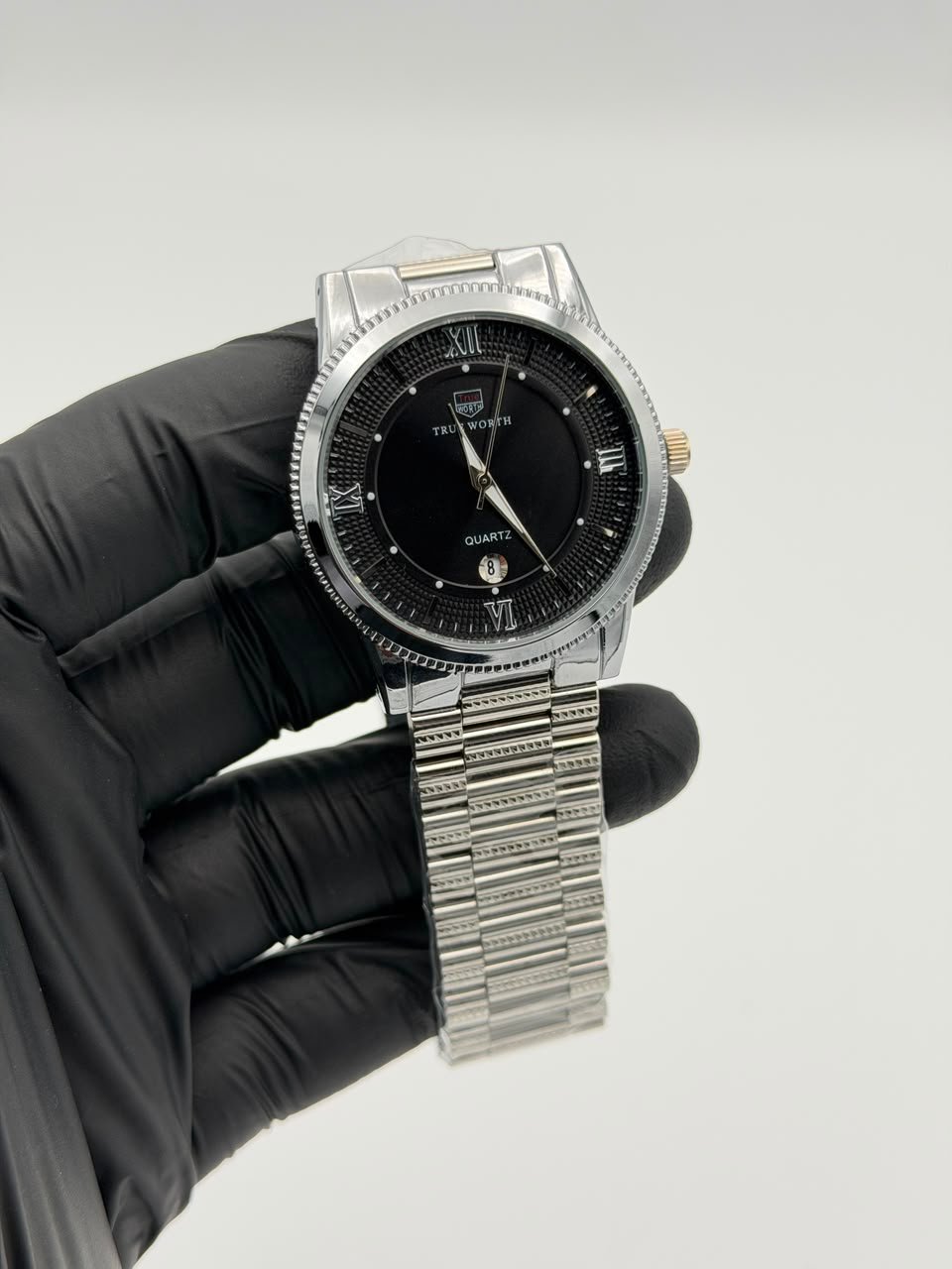 Black Dial Classic Watch – Roman Numerals & Metal Bracelet