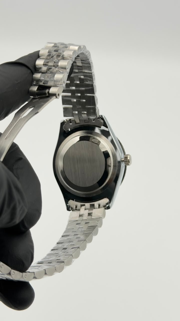 Black Dial Silver-Tone Fluted Bezel Quartz Watch - Image 5
