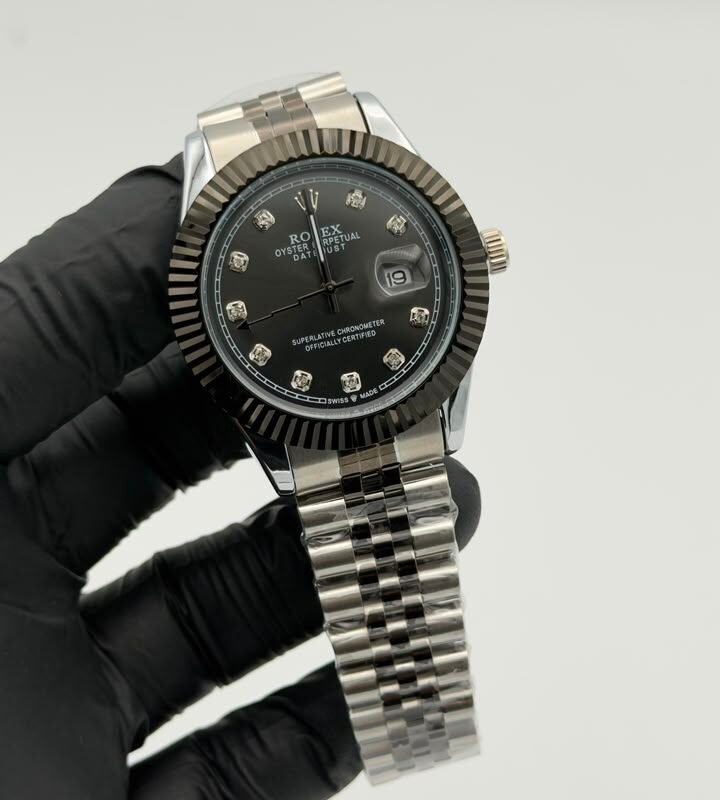 Black dial silver-tone fluted bezel quartz watch with multi-link bracelet Black Dial Silver-Tone Fluted Bezel Quartz Watch