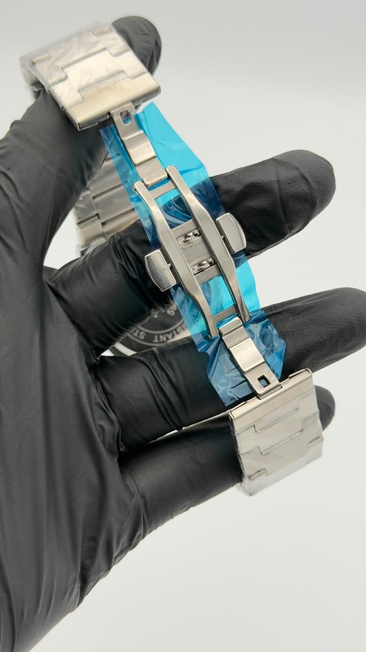 Black Dial Integrated Bracelet Quartz Watch - Image 4