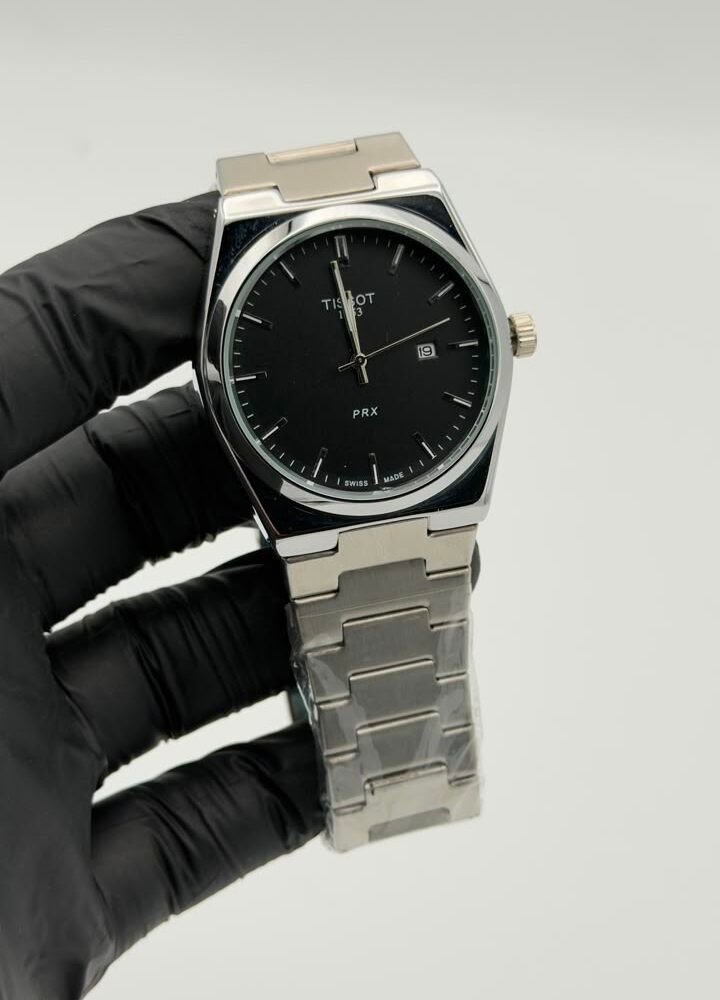 Black Dial Integrated Bracelet Quartz Watch