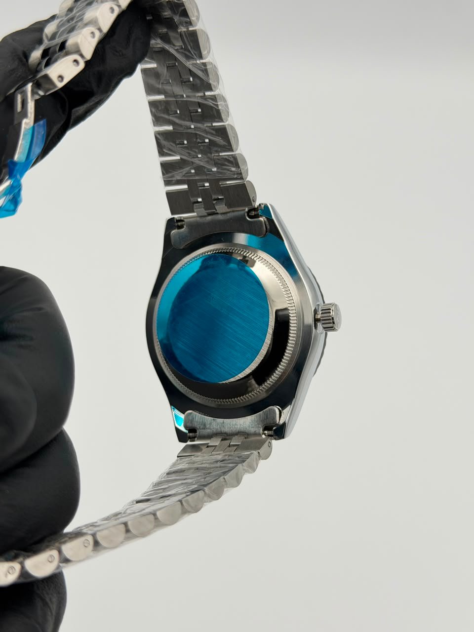 Black Dial Silver Watch – Fluted Bezel & Crystal Markers - Image 4