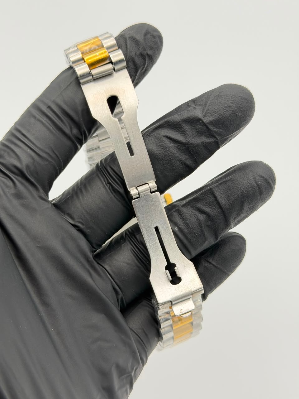 Black Gradient Dial Two-Tone Watch – Gold & Silver Bracelet - Image 3