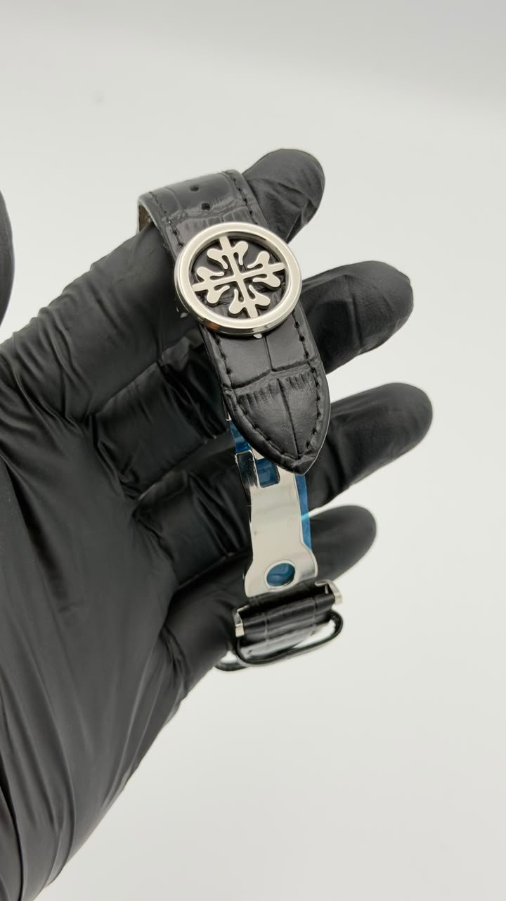 Black Textured Dial Leather Strap Quartz Watch - Image 4