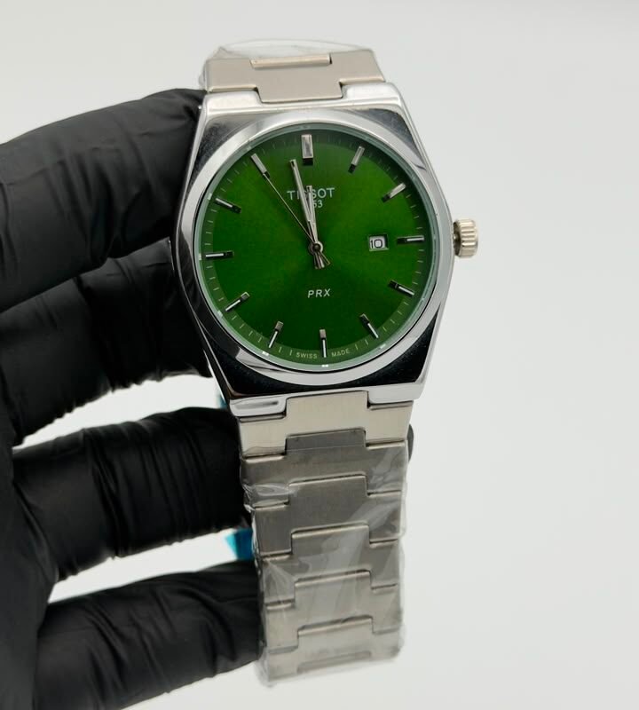 Green Dial Integrated Bracelet Quartz Watch