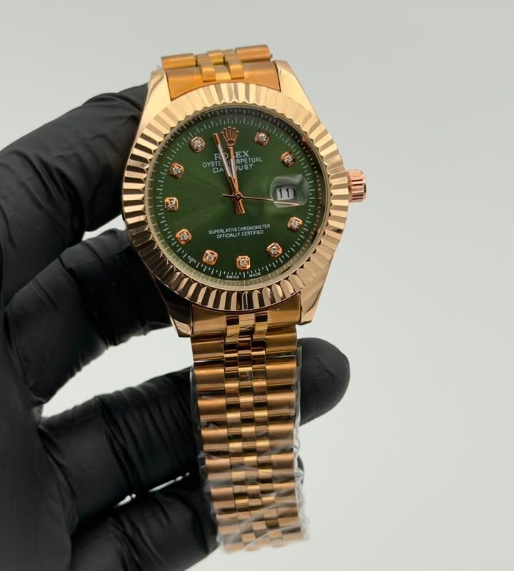 Luxury green dial gold-tone quartz watch with fluted-style bezel Luxury Green Dial Gold-Tone Quartz Watch