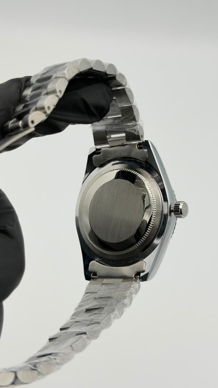 Silver White Dial Fluted Bezel Quartz Watch - Image 5